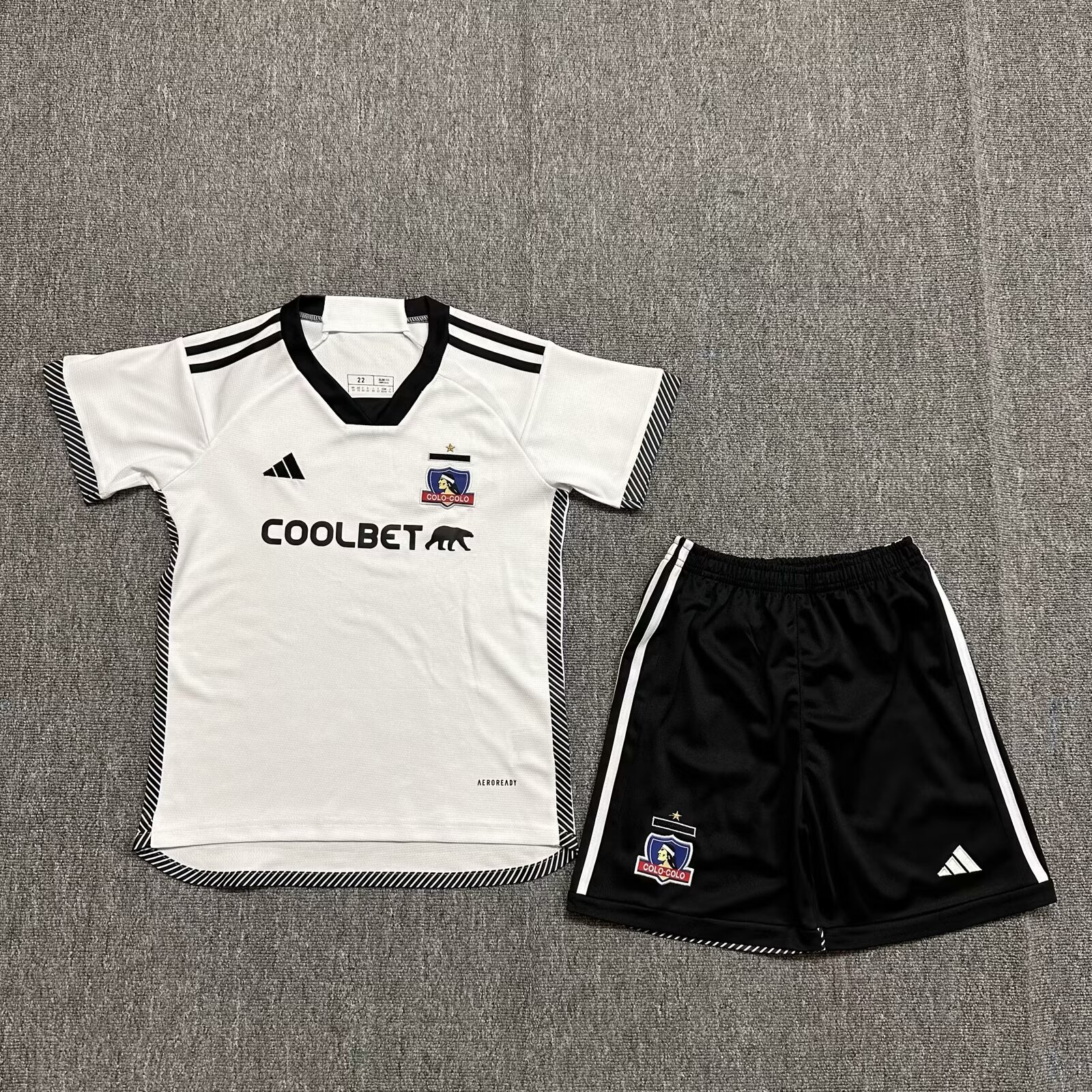 儿童套装 24/25 Colo Colo 主场