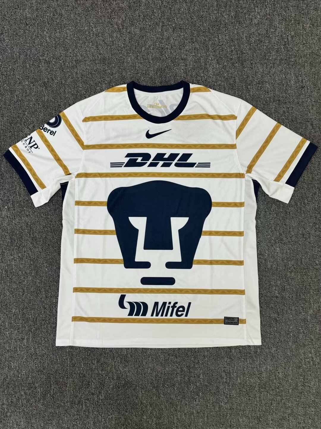 球迷版本 24/25 Pumas 主场