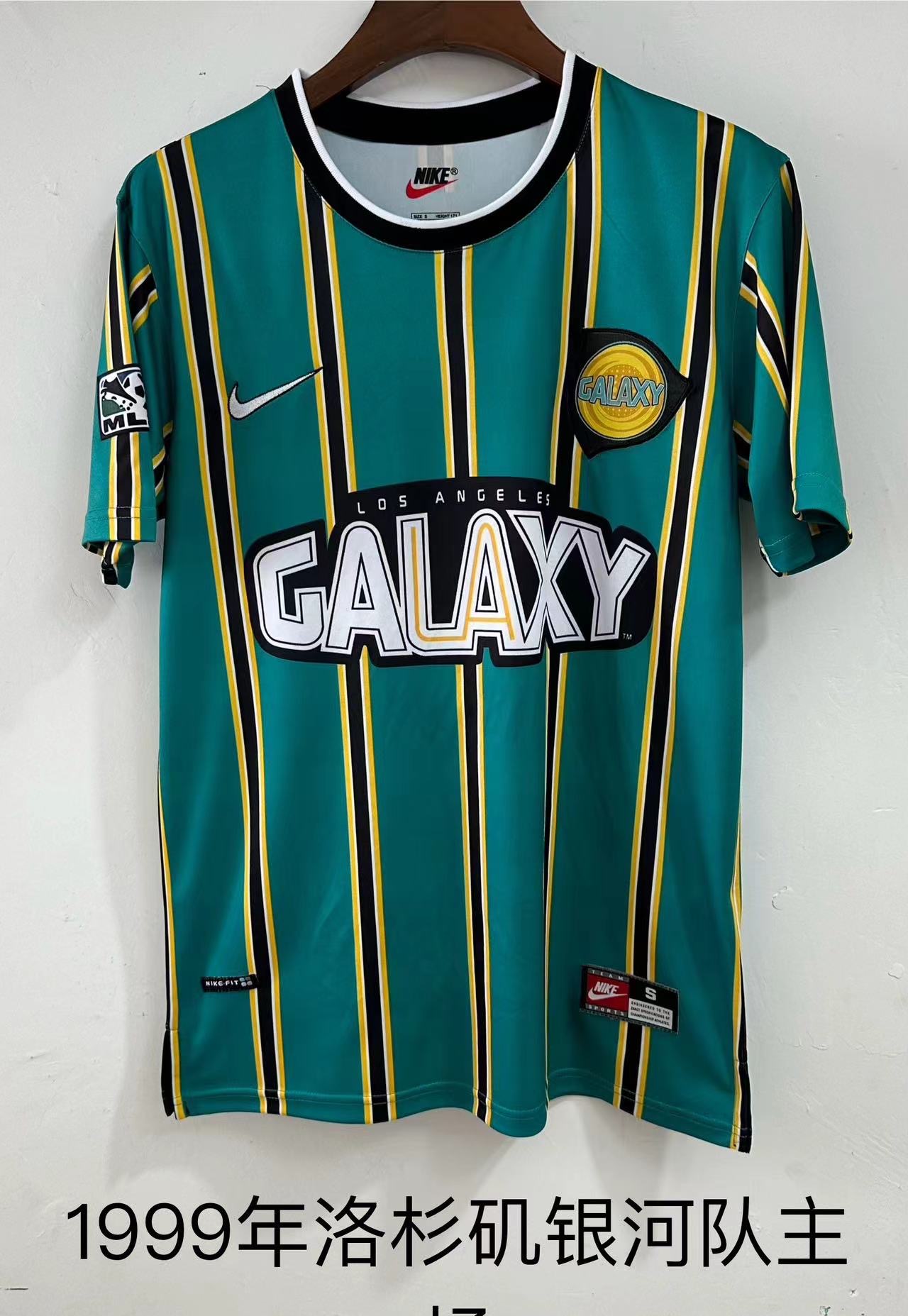 1999 年复古 Galaxy 洛杉矶之家
