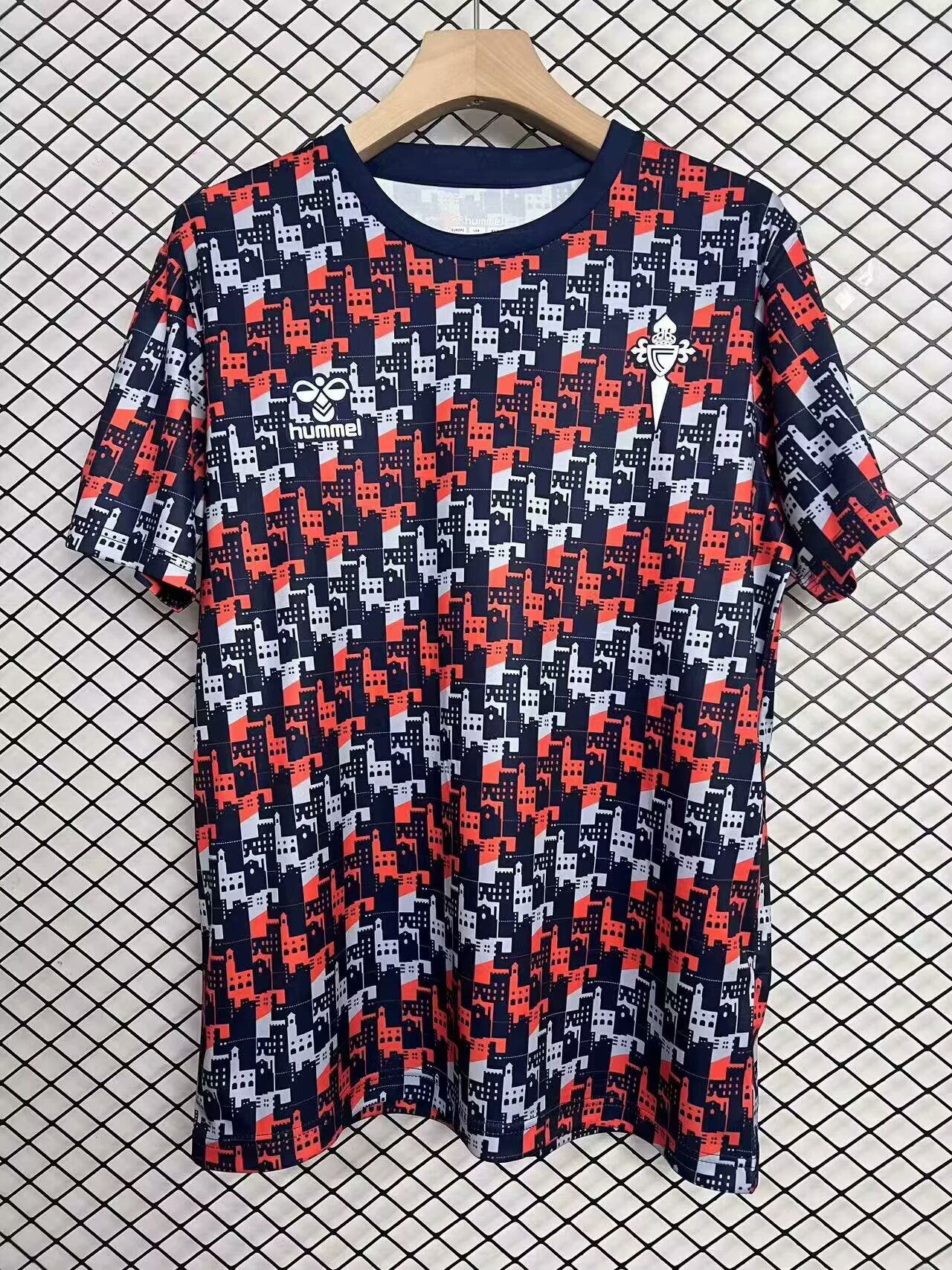 球迷版本 2526塞尔塔赛前服装