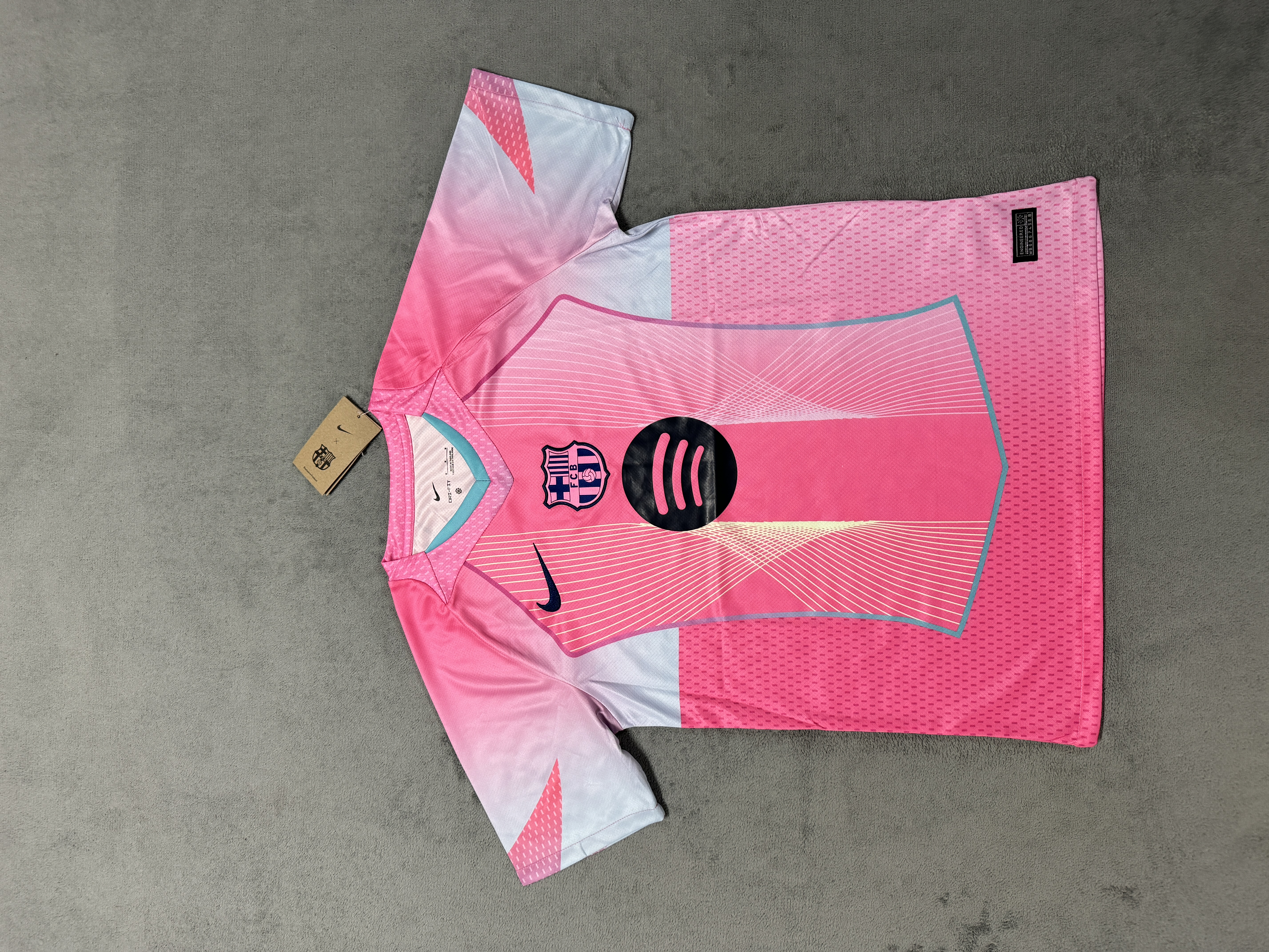 球迷版 2526 巴塞赛前训练服粉色